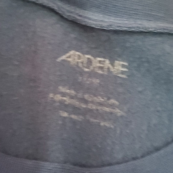 Millennial babe - Picture 2 of 2